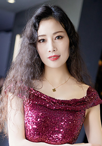 Date the member of your dreams: Wenyan from Shanghai, Asian member for romantic companionship